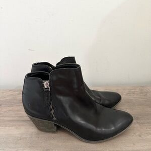 FRYE Boots Womens Size 7.5 M Sacha Rustic Booties Black Leather Ankle Dual Zip